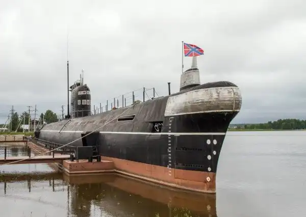 Мы на лодочке катались...