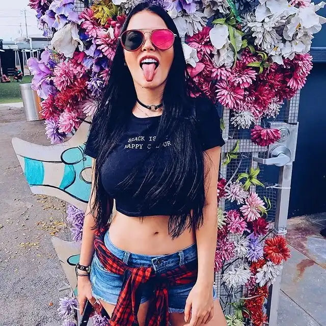 Клаудия Альенде - бразильская копия Меган Фокс с прекрасной фигурой