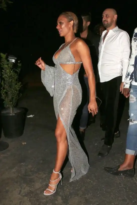 Мелани Браун (Mel B) надела откровенное платье на концерт певицы Мэри Блайдж