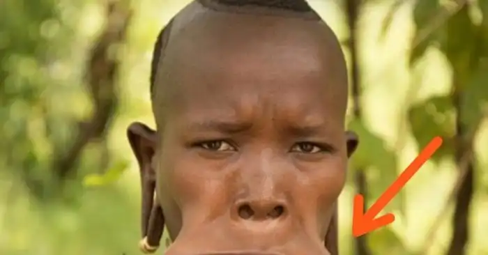 Эфиопка сумела вдеть в губу диск рекордной величины!