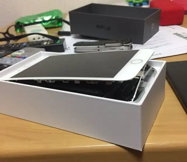 У новых смартфонов iPhone 8 Plus стали вздуваться батареи