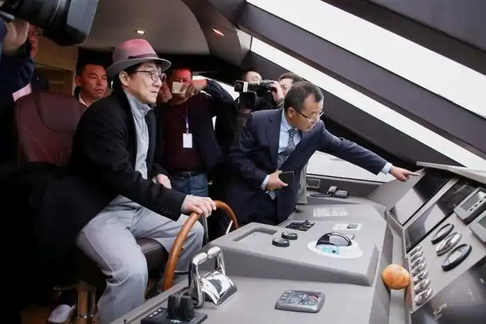 Джеки Чан купил 38-метровую яхту