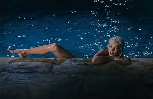 На аукционе в Нью-Йорке продадут 12 интимных снимков актрисы Мэрилин Монро