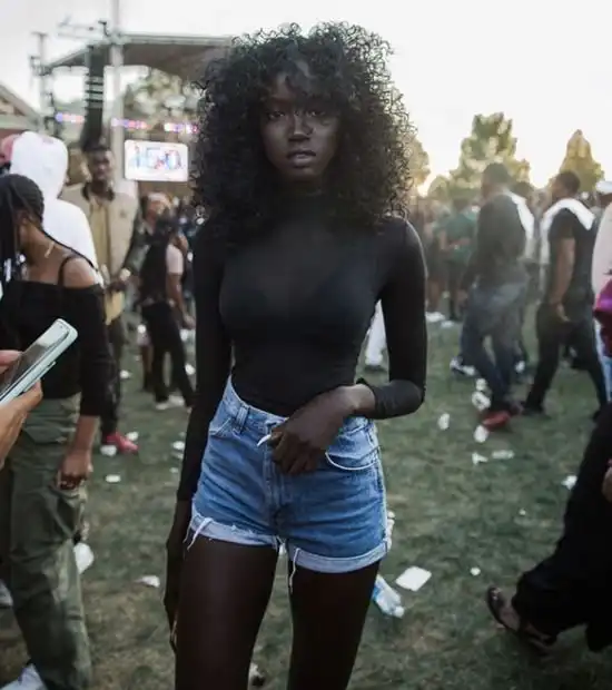 Вирусные фото принесли известность темнокожей студентке