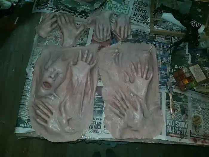 Душа взаперти: ужасающий костюм, вдохновленный психическими расстройствами