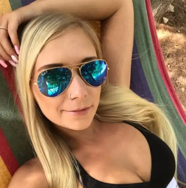 Немецкая порноактриса Лена Нитро стала титульным спонсором футбольного клуба «Обервюрцбах»