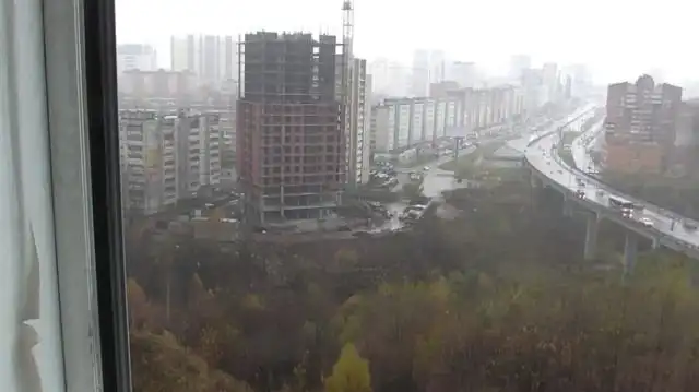 Экстремальная стройка на краю оврага