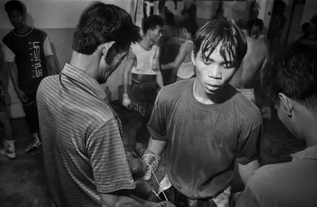 Угадайте, кто этот парень?