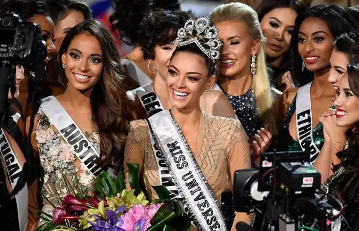 Деми-Ли Нель-Питерс из ЮАР одержала победу на конкурсе «Мисс Вселенная-2017»