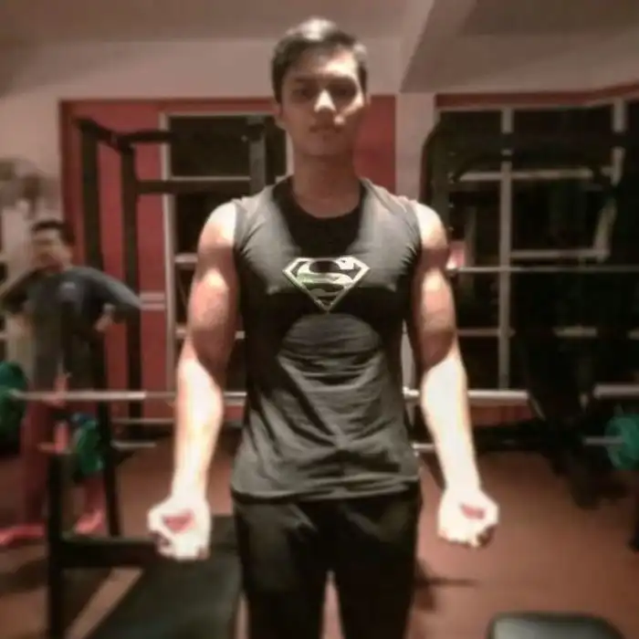 Как мужчины увеличивают грудь и ещё кое-что