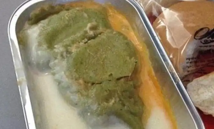 Эти блюда, поданные в самолете, отбивают аппетит надолго!