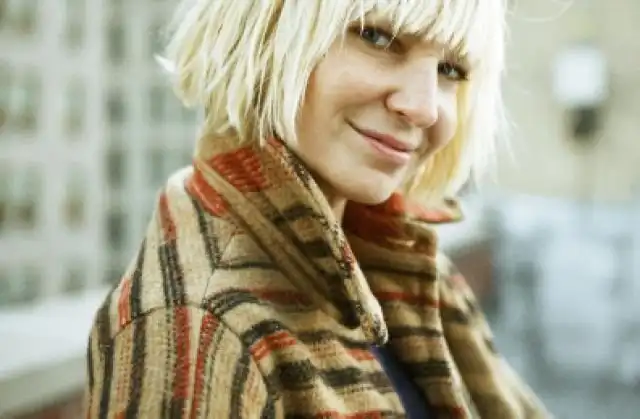 Певица Sia поделилась обнажённым фото до того как это сделают папарацци