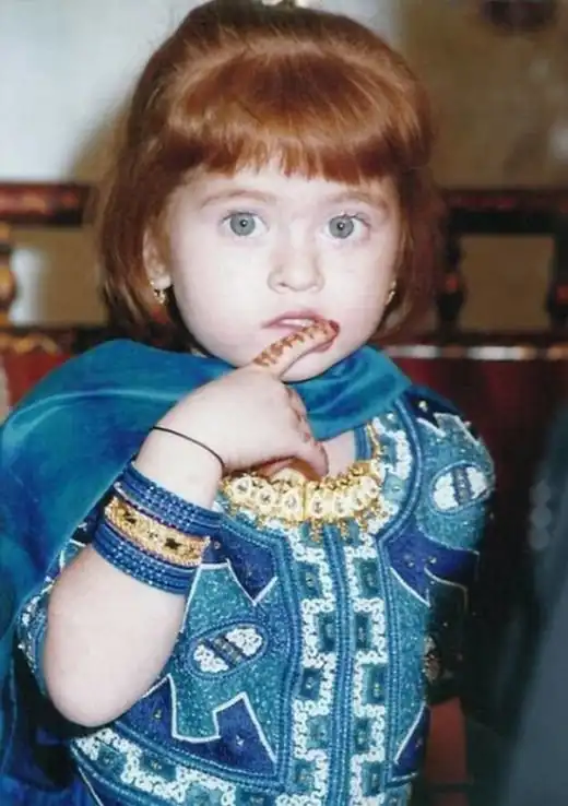 Пуджа Ганатра - индианка с белой кожей и рыжими волосами