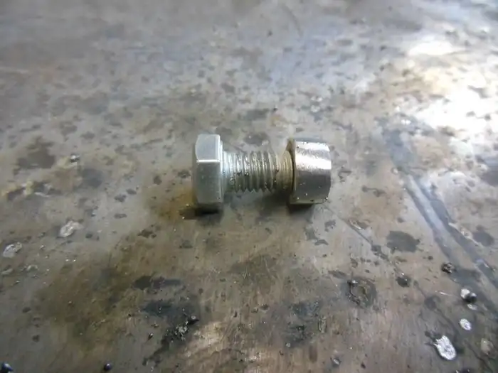 Что можно сделать из обычных болтов и гаек