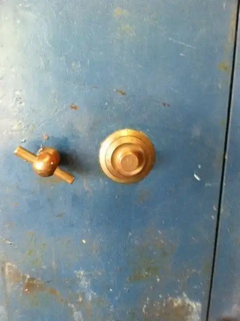 Интересная находка в сейфе умершей бабушки