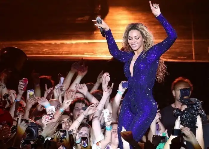 Темная сторона славы: сумасшедшие поклонники знаменитостей