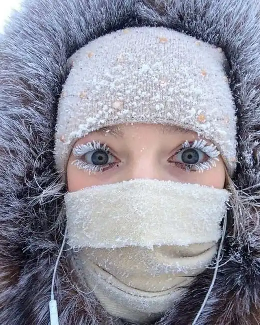 Жительница Якутска показала всем свои заледеневшие ресницы