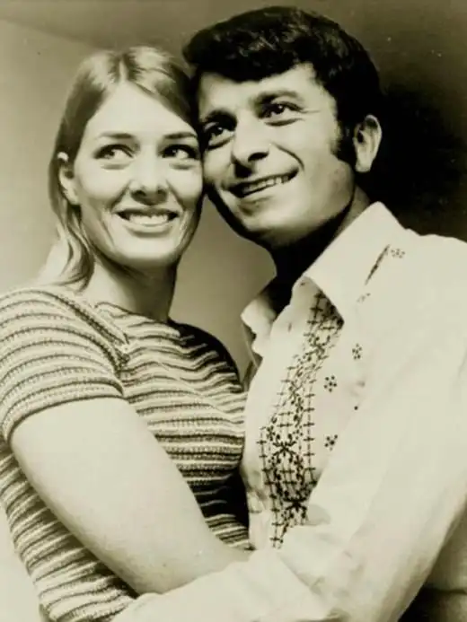 История появления комиксов "Love is..." и жизненный путь их создателей