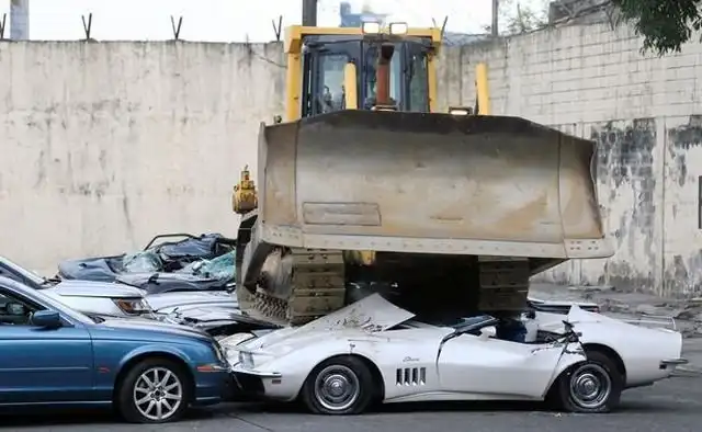 Президент Филиппин Родриго Дутерте приказал уничтожить десятки люксовых авто