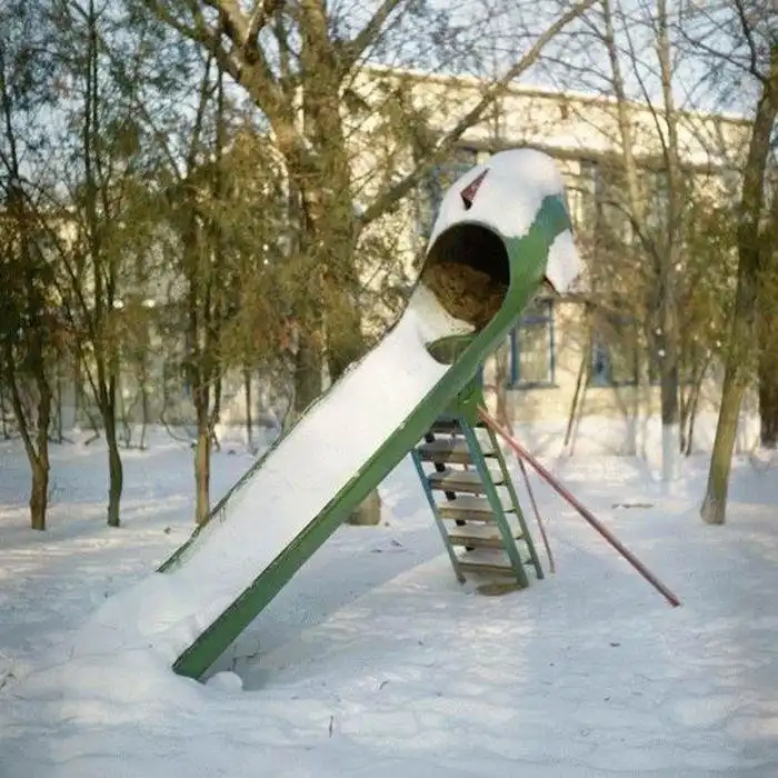 Эти детские площадки - настоящий ночной кошмар всех родителей