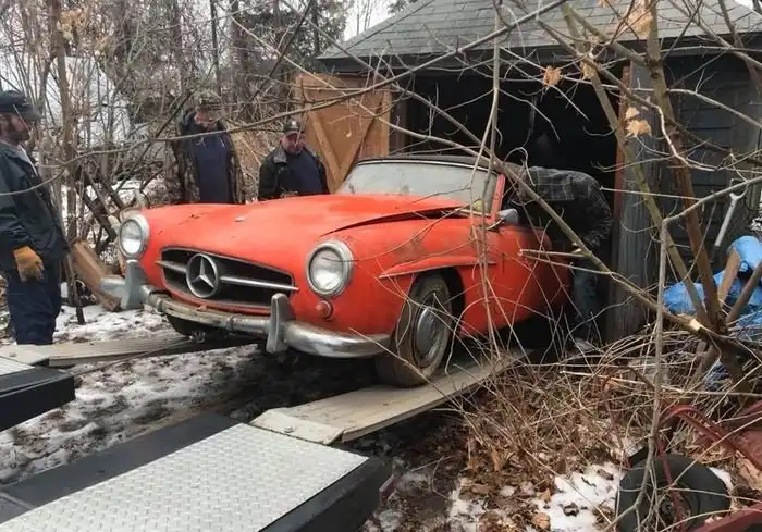 Классический Mercedes-Benz 190 SL найден в заброшенном гараже Уолтема