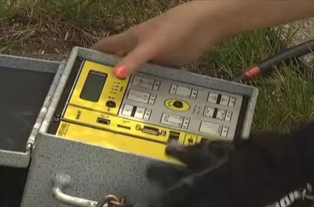 Для чего в США натягивают шланги через дорогу?