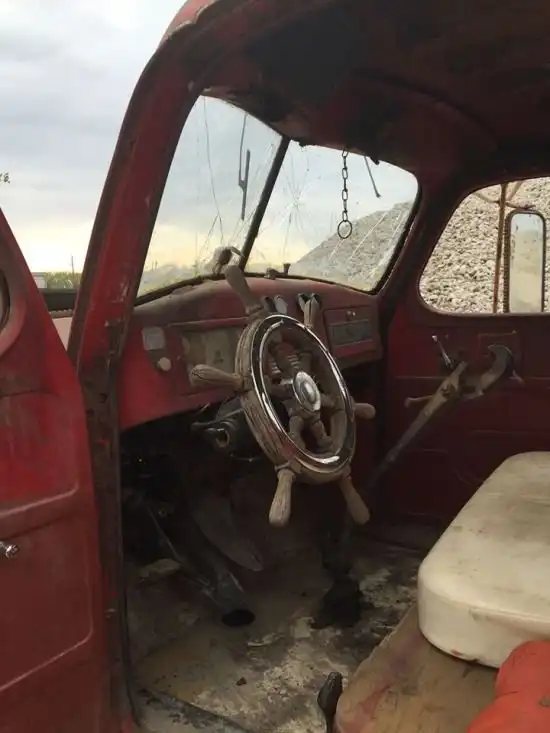 Трехколесный драгстер как из фильмов про Безумного Макса