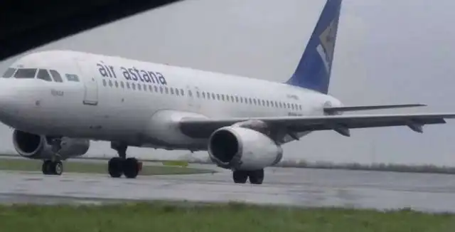 В Астане самолет выкатился за пределы взлетно-посадочной полосы