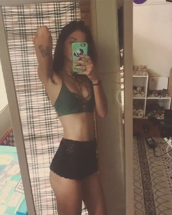 Изнанка женских форумов: девушке надоело брить ноги, и она нашла необычный выход из ситуации