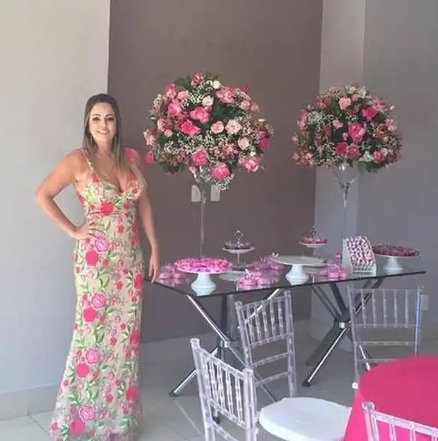 Роналдиньо опроверг слухи о женитьбе сразу на двух девушках