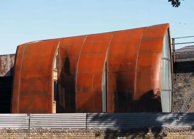 Дом-студия под железнодорожным виадуком в Лондоне продается за 1,6 млн долларов