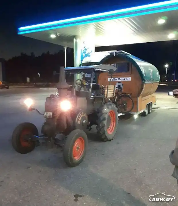 Немец едет на ЧМ-2018 на тракторе