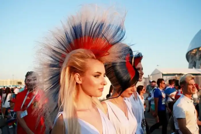 Очаровательные футбольные болельщицы