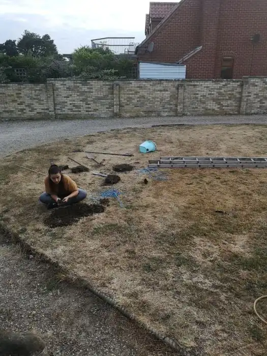 Житель Британии откопал в саду "тайную комнату"