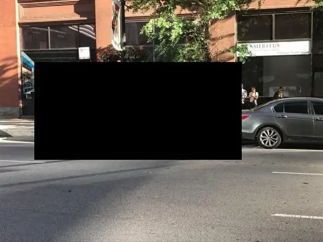 Кабриолет Lamborghini Huracan заехал под припаркованный автомобиль