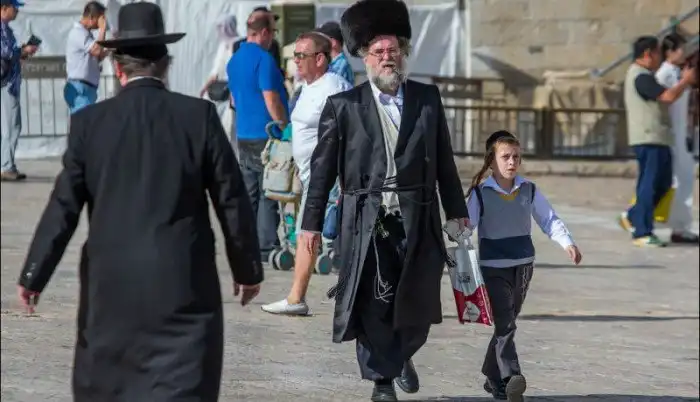 Почему и религиозных евреев такая одежда