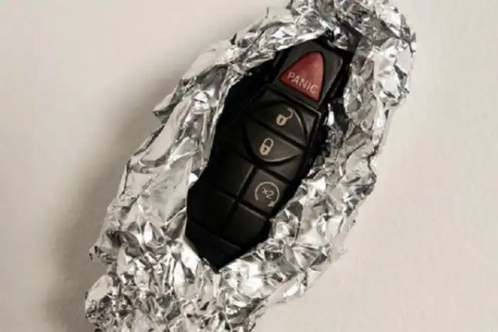 Почему автомобильные ключи нужно хранить в фольге