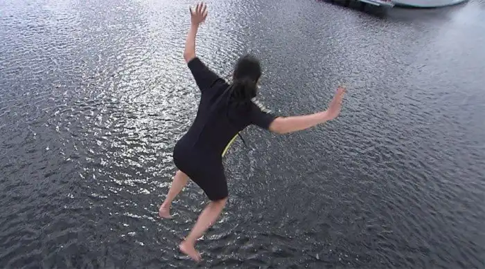 Что делать, если вы упали за борт корабля