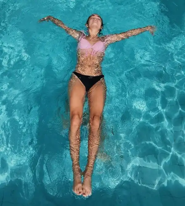 За кадром при создании гламурной фотографии в бассейне