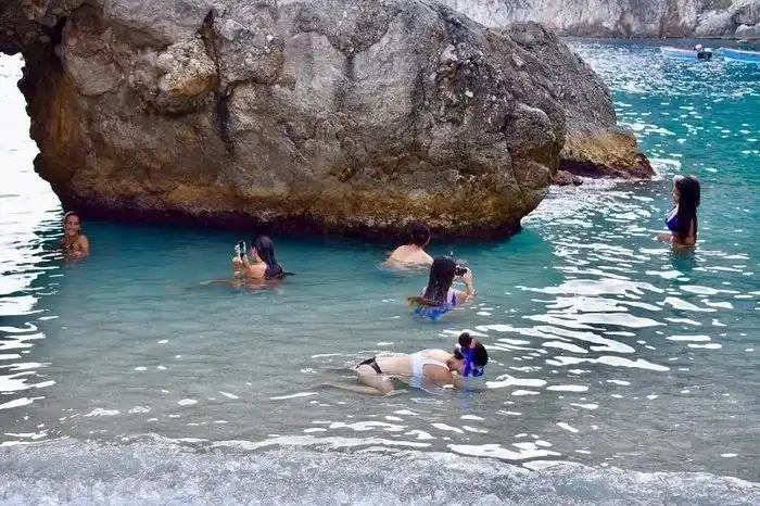 В погоне за лайками: девушки, которые немного не в себе