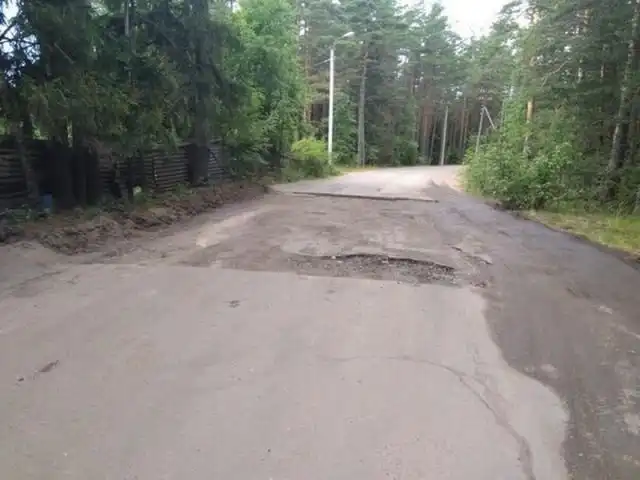 Последствия проезда по дорожному полотну с вырезанным асфальтом