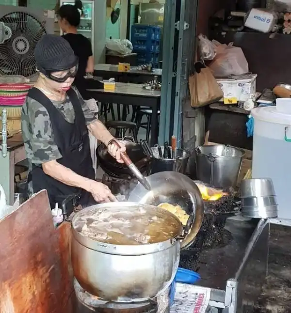 Уличный ресторанчик в Таиланде, отмеченный звездой Michelin