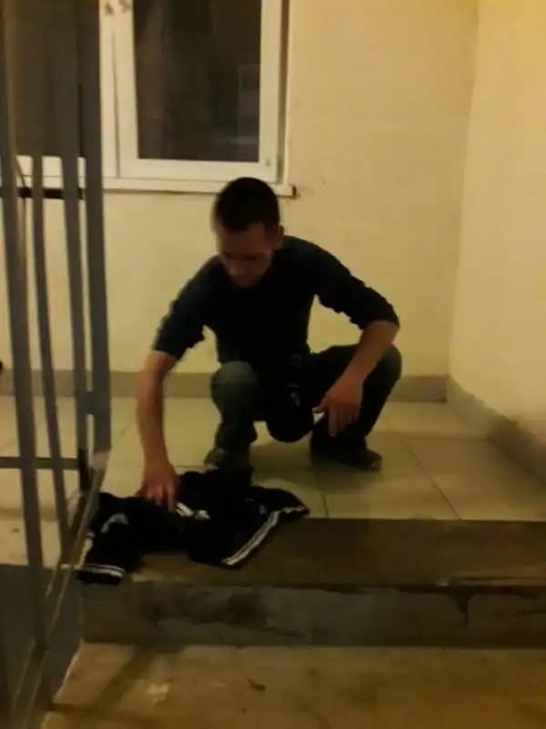 Пьяный дебошир справил нужду в подъезде и поплатился за это