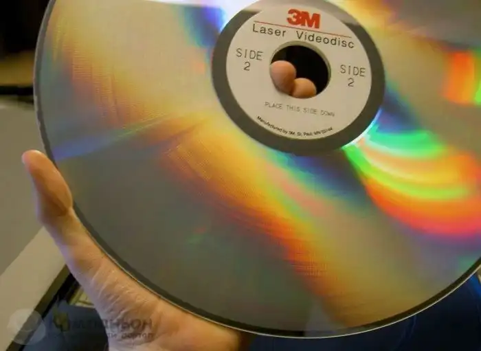 Как появился первый компакт-диск?