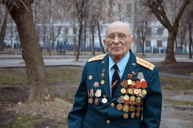 УК в Казани при помощи коллекторов пыталась "выбить долги" у 92-летнего ветерана