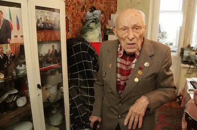 УК в Казани при помощи коллекторов пыталась "выбить долги" у 92-летнего ветерана