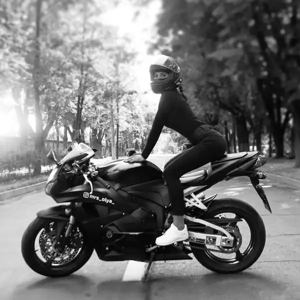 «Самая сексуальная байкерша» разбилась на мотоцикле в Москве