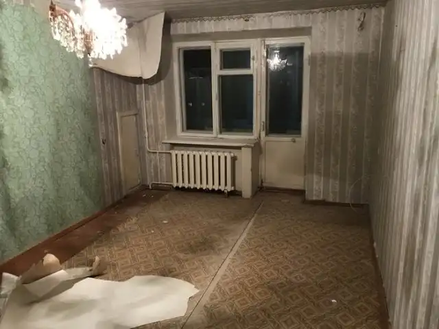 Странная дверь в стене обычной многоэтажки