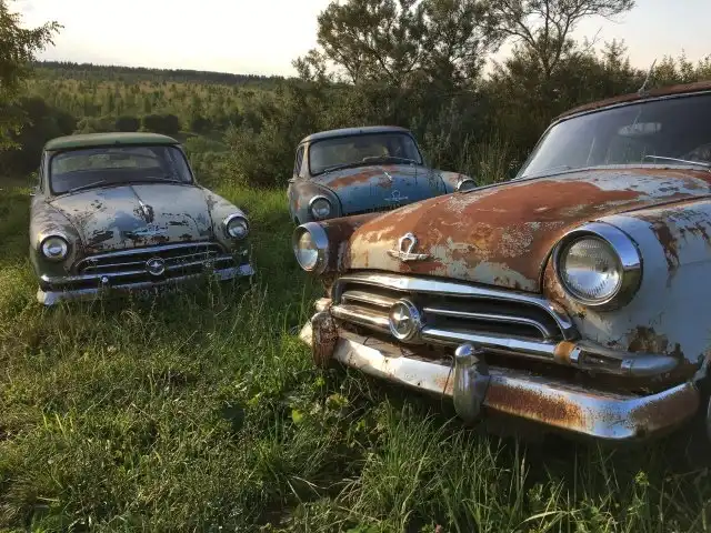 330 автомобилей-легенд доживают свой век под открытым небом