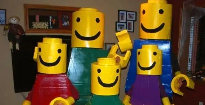 16 семей, которые отлично подготовились к Хеллоуину, подобрав забавные костюмы